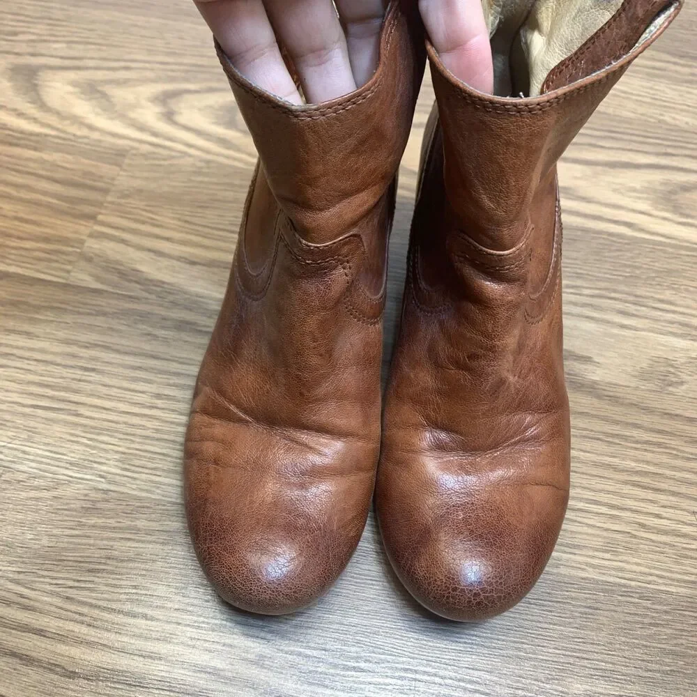 Frye‎ Carson Booties Women Size 7M Hidden Wedge 3470655 Cognac Brown Leather Zip